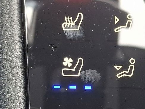 Used 2025 Porsche Macan image 23