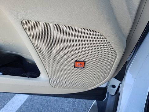 Used 2019 Toyota Highlander Limited Platinum image 13