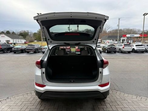 Used 2018 Hyundai Tucson SE image 11