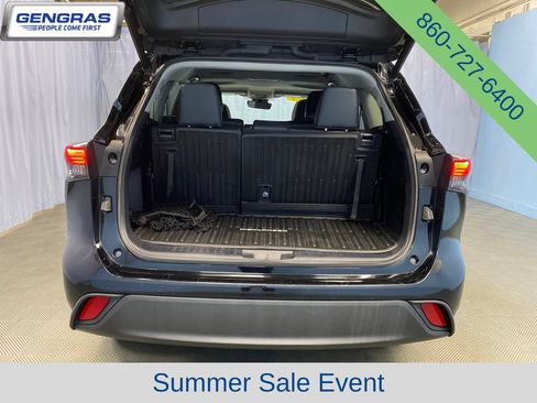 Used 2023 Toyota Highlander XLE AWD/4WD image 35