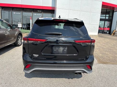 Used 2021 Toyota Highlander XSE AWD/4WD image 4