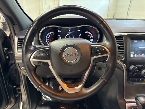 Used 2019 Jeep Grand Cherokee Laredo AWD/4WD image 9