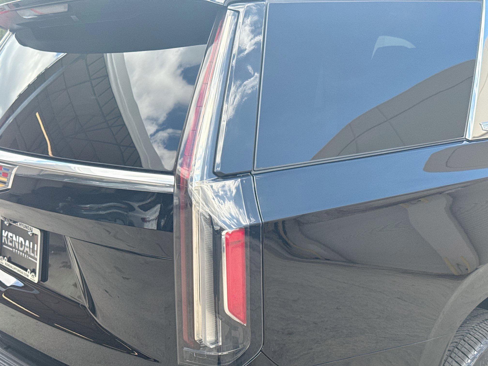 Used 2023 Cadillac Escalade Premium Luxury AWD/4WD image 26