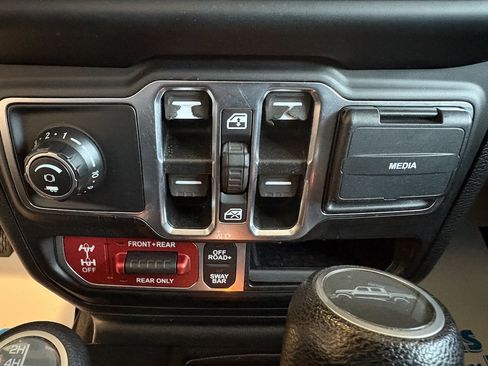 Used 2020 Jeep Gladiator Rubicon image 18