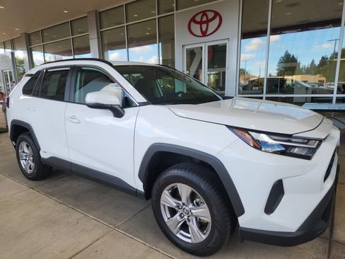 Certified 2022 Toyota RAV4 XLE w/ Convenience Package AWD/4WD image 4