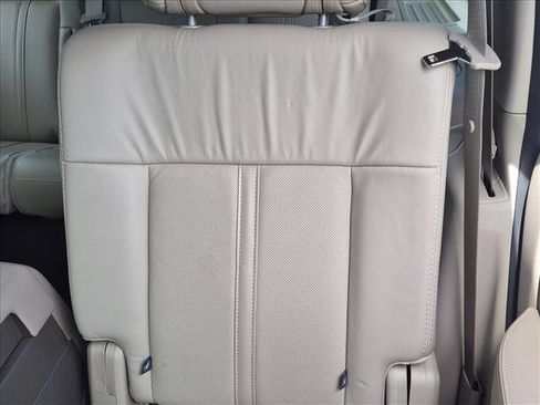 Used 2016 Lincoln Navigator Select RWD image 8