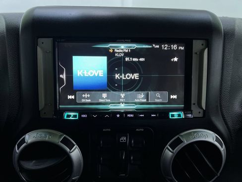Used 2015 Jeep Wrangler Unlimited Rubicon AWD/4WD image 22