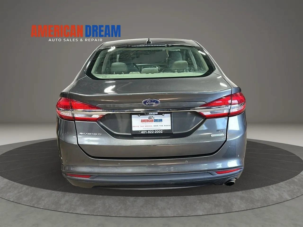 Used 2017 Ford Fusion SE w/ Fusion SE Technology Package FWD image 4