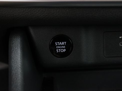 Used 2025 Nissan Rogue SV FWD image 18