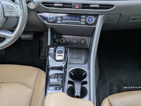 Used 2021 Hyundai Sonata Limited w/ Preferred Accessory Package FWD image 17