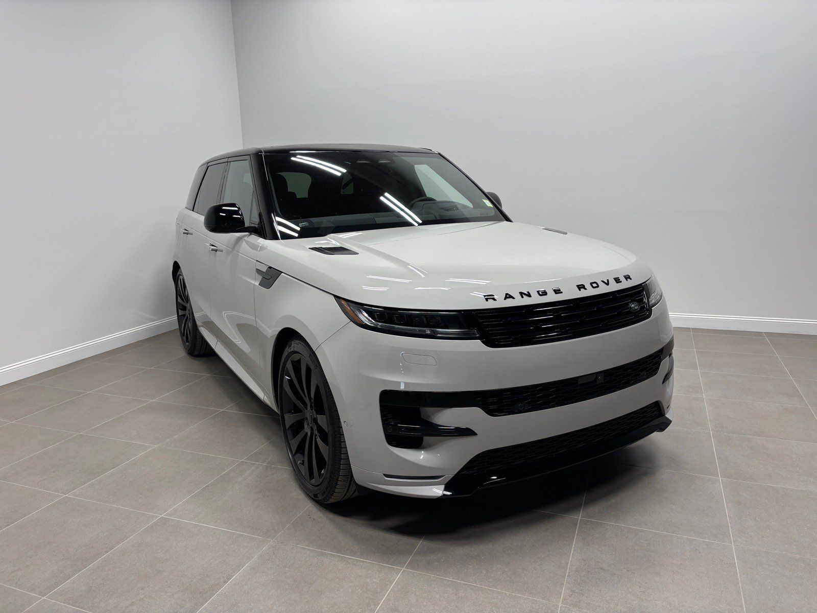 New 2026 Land Rover Range Rover Sport Dynamic SE AWD/4WD image 4
