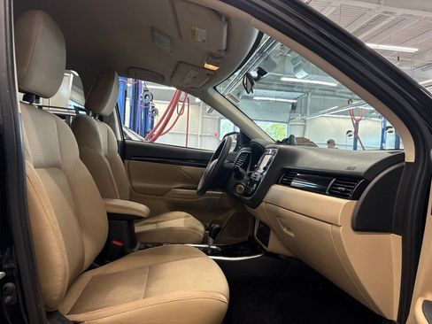 Used 2019 Mitsubishi Outlander SE AWD/4WD image 17