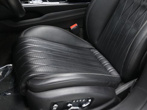 Used 2020 Bentley Flying Spur W12 image 23