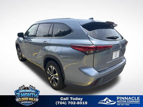 Used 2022 Toyota Highlander XLE FWD image 6