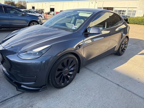 Used 2022 Tesla Model Y Performance image 1