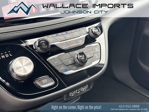 Used 2023 Chrysler Pacifica Touring-L w/ S Appearance Package AWD/4WD image 26