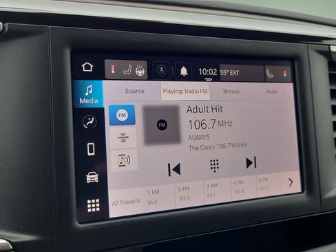 Used 2023 Chrysler Voyager LX image 20