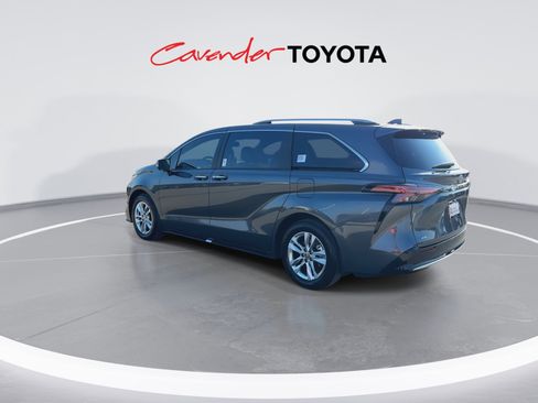 Certified 2025 Toyota Sienna Limited image 6