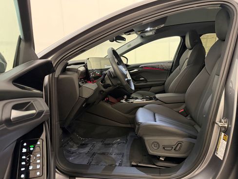 Used 2025 Audi A6 e-tron Premium Plus w/ Premium Plus RWD image 5