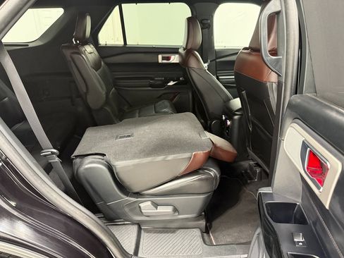 Used 2023 Ford Explorer Platinum w/ Technology Package image 35