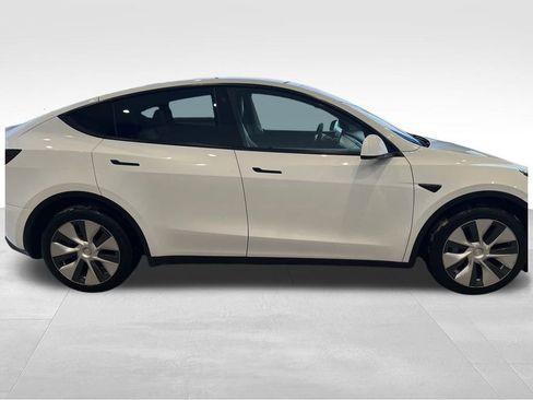 Used 2021 Tesla Model Y Long Range image 6
