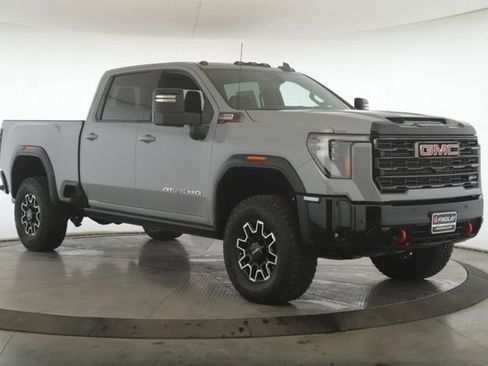 Used 2025 GMC Sierra 2500 AT4X image 2
