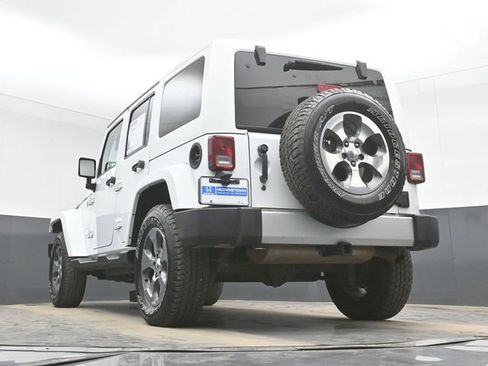 Used 2017 Jeep Wrangler Unlimited Sahara w/ Connectivity Group AWD/4WD image 42