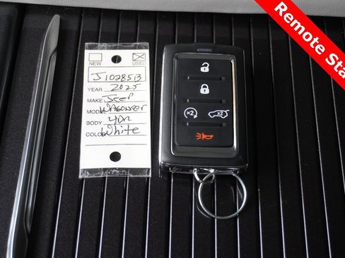 Used 2023 Jeep Wagoneer 4WD w/ Premium Group I image 34