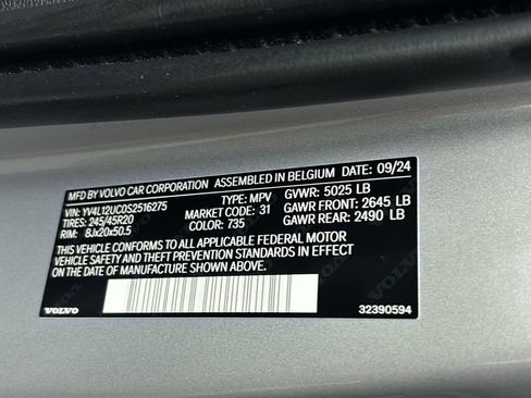 Certified 2025 Volvo XC40 B5 Plus image 34