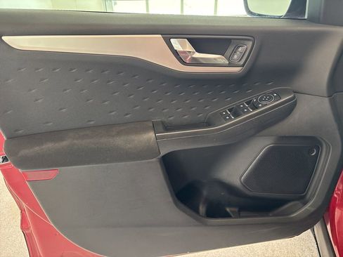 Used 2020 Ford Escape SE image 6