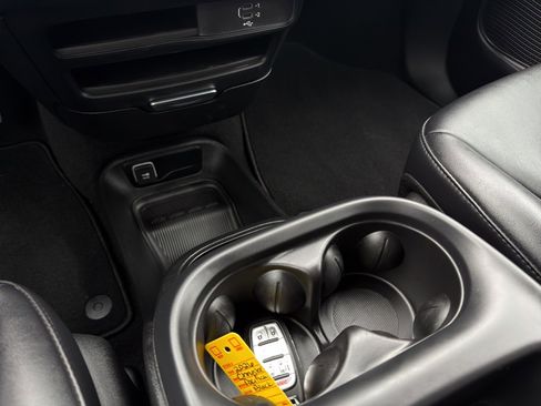 Used 2026 Chrysler Pacifica Select image 19