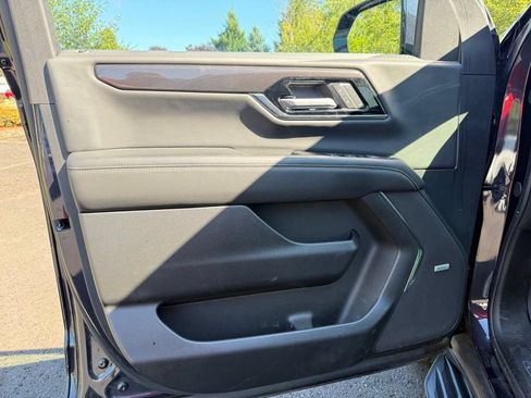 Used 2025 GMC Yukon Elevation AWD/4WD image 19