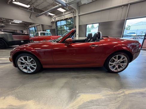 Used 2015 MAZDA MX-5 Miata Grand Touring RWD image 31