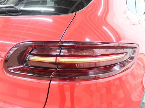 Used 2018 Porsche Macan GTS AWD/4WD image 11