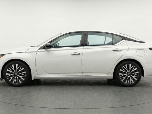 Used 2025 Nissan Altima 2.5 SV image 5
