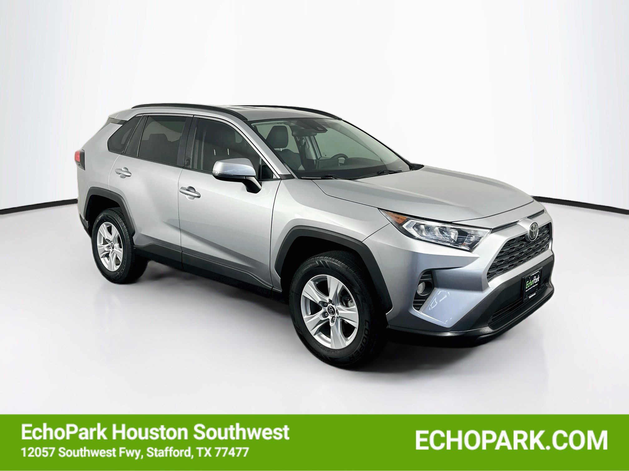 Used 2020 Toyota RAV4 XLE FWD image 1