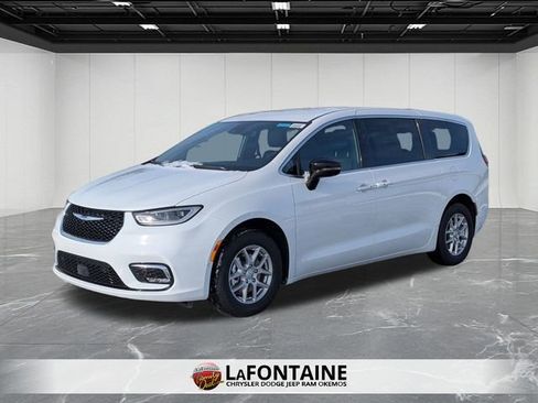 New 2026 Chrysler Pacifica Select image 1