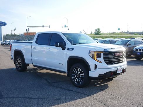 Used 2022 GMC Sierra 1500 AT4 w/ AT4 Premium Package AWD/4WD image 4