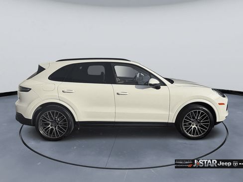 Used 2023 Porsche Cayenne Platinum Edition AWD/4WD image 4