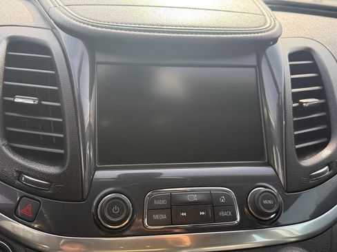 Used 2019 Chevrolet Impala LT FWD image 8