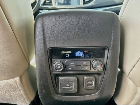 Used 2024 Buick Enclave Avenir FWD image 21