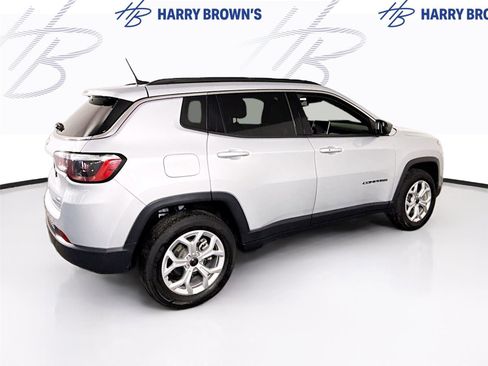 Used 2025 Jeep Compass Latitude image 29