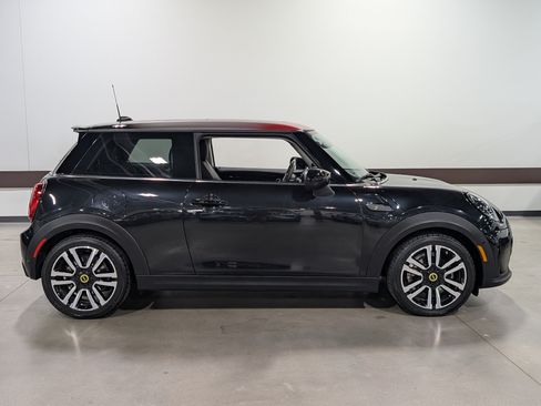 Used 2024 MINI Cooper SE FWD image 2
