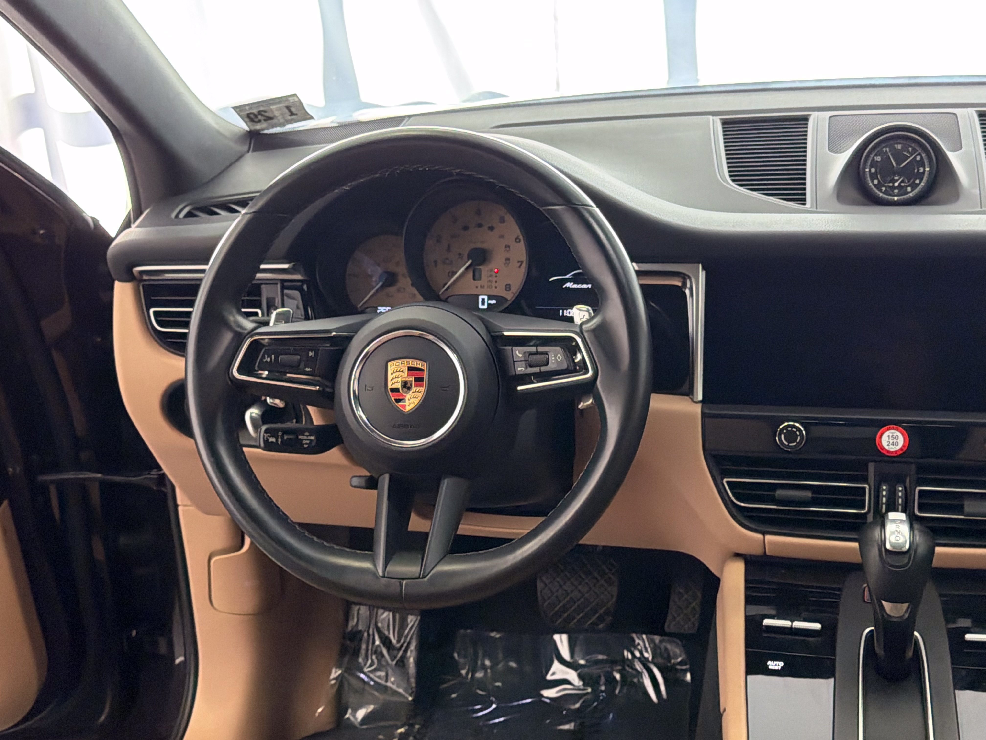 Certified 2024 Porsche Macan AWD/4WD image 20