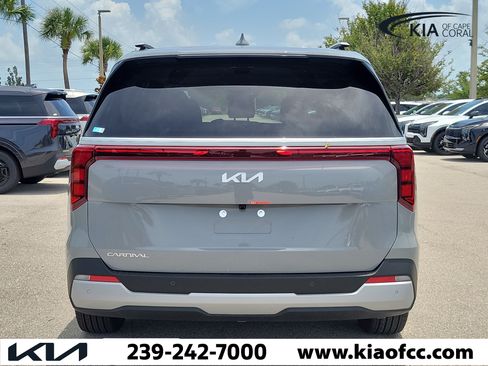 New 2026 Kia Carnival EX FWD image 5