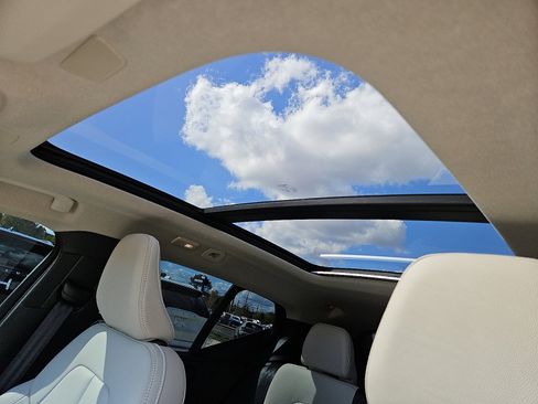 Used 2025 Volvo XC40 B5 Ultra w/ Climate Package image 14