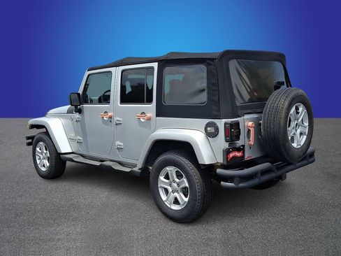 Used 2007 Jeep Wrangler Unlimited Sahara w/ Dual Top Group AWD/4WD image 6