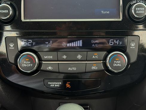 Used 2015 Nissan Rogue SL w/ SL Premium Package FWD image 23