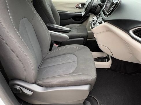 Used 2023 Chrysler Voyager LX FWD image 19