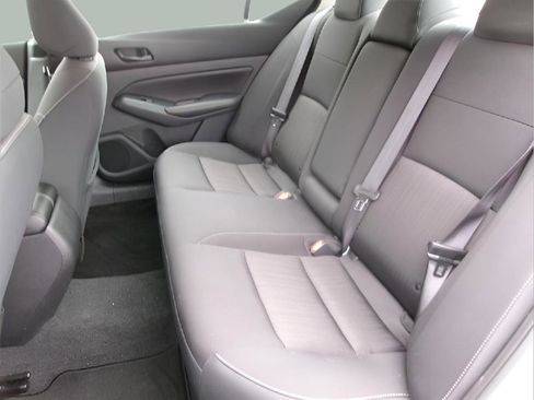 Used 2024 Nissan Altima 2.5 SV FWD image 10
